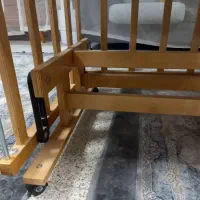 تخت کنار مادر