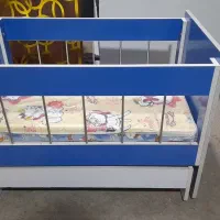 فروش تخت نوزادی که متحرک و گهواره ای می باشد