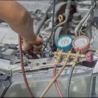 خدمات گاز کولرخودرو و باتری سازی و تنظیم موتور