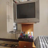 میز و تلویزیون سامسونگ ۲۱ اینچ