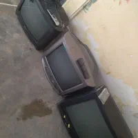 سه عدد تلویزیون کار میکنه