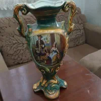 یک گلدون قدیمی وعتیقه