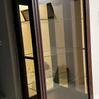 ویترین چوبی و شیشه‌ای