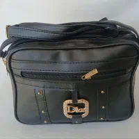 کیف جذاب وجادارا دارای سه زیپ هست