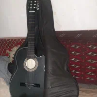 گیتار مشکی کلاسیک