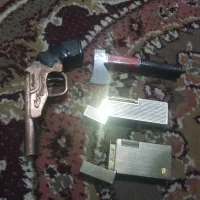 دوتا مینی گوشی با چندتا فندک