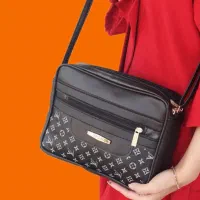 کیف شانه ای زنانه مناسب استفاده روزمره فقط ۱۲۷ت