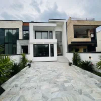 ویلای مدرن و لاکچری غرق در آرامش/260متر/روفگاردن