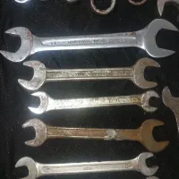 مقداری لوازم بفروش میرسد