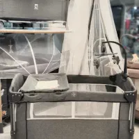 تخت کنار مادر