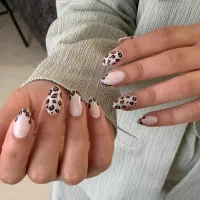 مدل کاشت ناخن و اموزش|خدمات آرایشگری و زیبایی|رشت, معلم|دیوار