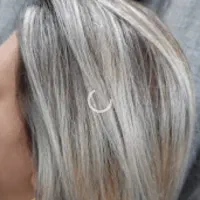 دستیار آرایشگر  و کاربر مواد شیمیایی