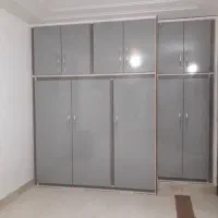 کمد دیواری  ویترین .درب چوبی و کابینت