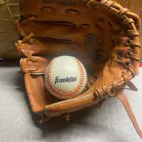 توپ کلکسیونی دستکش بیسبال توپ بیسبال راکت تنیس|ورزشهای توپی|تهران, فرمانیه|دیوار