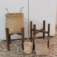 پایه و کاور گلدان و تعدادی گلدان