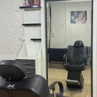 ویترین سالن زیبایی