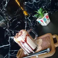 نیروی ساده خانوم در کافه