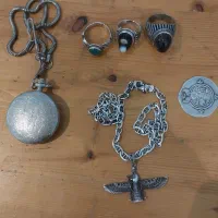 تعدادی انگشتر نقره و گردنبند و انتیک