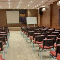 اجاره سالن همایش،سمینار، ورکشاپ های آموزشی|اجارهٔ کوتاهمدت دفتر کار و فضای آموزشی|شیراز, سینما سعدی|دیوار