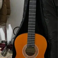 گیتار کاملا سالم و با صدای خوب