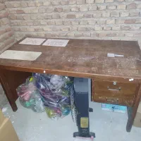 میز چوبی مدریت