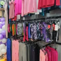 15مترمغازه، لوازم ورزشی باشگاه، بر خیابان اصلی