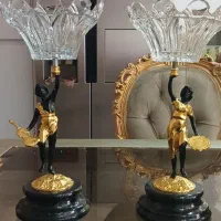 ظرف با پایه برنزی