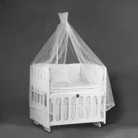 تخت کنار مادری