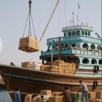 لنج درحال بارگیری