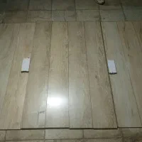 کفپوش لمینت ۱۵ متر مربع در دو رنگ نزدیک بهم