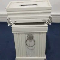 جا دستمال کاغذی سفید و سطل