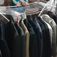 تعدادی کت وشلوار ،شلوار تک،پیراهن وکراوات