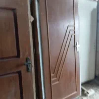 در وپنجره چوبی