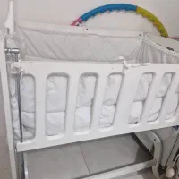 تخت گهواره ی کودک در حد نو|تخت و صندلی بچه|صباشهر, |دیوار