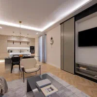 حیاط-اختصاصی-ساختمان-برند-منطقه