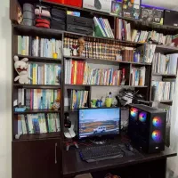 میز کار و کتابخانه