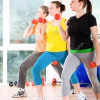 کلاس ایروبیک فیتنس در باشگاه مجهز کارگران