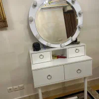 میز آرایش لامپ دار
