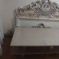 تخت دو نفره درحد نو بهمراه تشک و کنار تختی