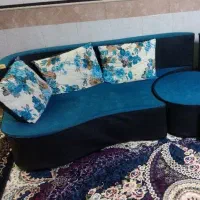 مبل نیم دایره آبی مخمل وطرح چرم