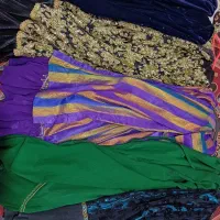 فروش چند دست لباس محلی و کفش کوهنوردی