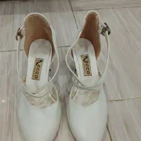 تعدادی صندل وکتانی ودمپایی طبی وکفش های طبی وراحتی