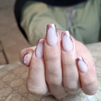 تمامی خدمات ناخن با بهترین مواد و متریال