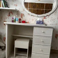 تخت و میز ارایش