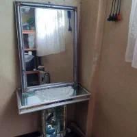 آینه آرایش به همراه میز