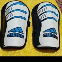 ساقبند آدیداس وشال استقلال هردوباهم ۷۰