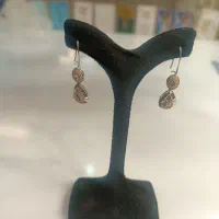 گوشواره ۲۰۰ بالای تابلو