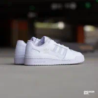 کتونی اورجینال آدیداس کلاسیک سایز 42/5