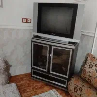 تلویزیون و میز و دیجیتال