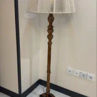 آباژور ایستاده
